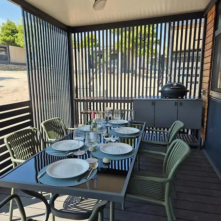 Brava Mobile Home, Kamp Heron Island, Apartment